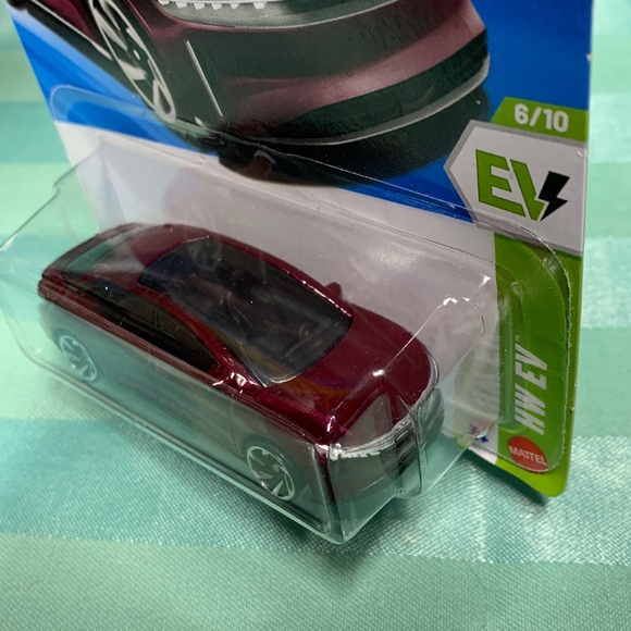 Hot Wheels Lucid Air Burgundy Electric EV Car Die-Cast - Picture 4 of 7